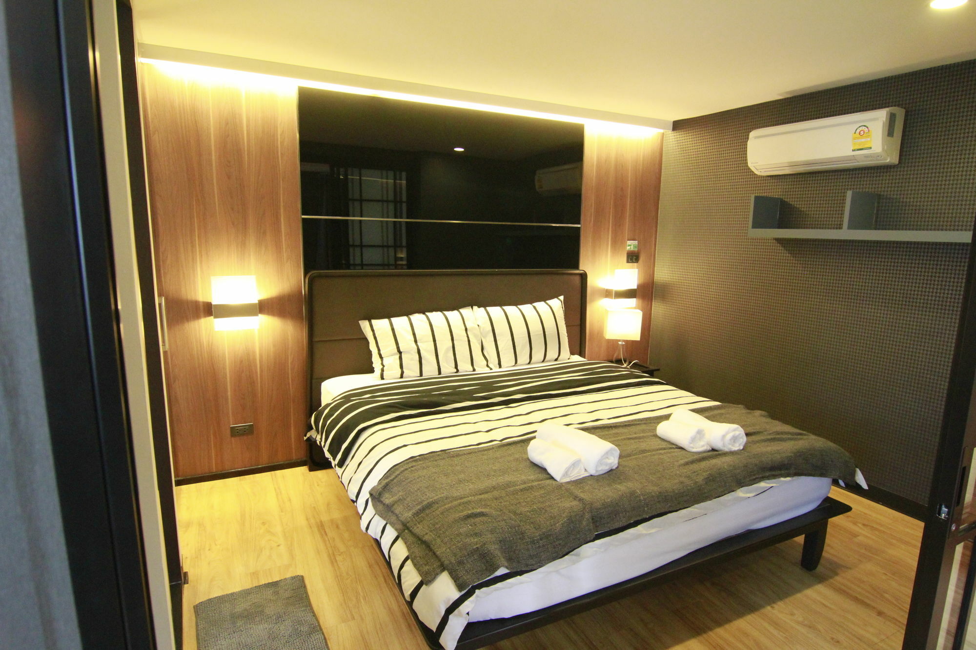 バンコク都 S Bloc Saladaeng Bed & Breakfast エクステリア 写真